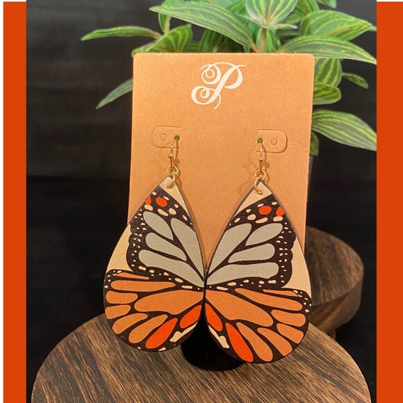 NEW, NEVER WORN Plunder Brand Monarch Butterfly Earrings - Picture 2 of 3